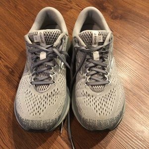 Women’s Brooks Ghost 11 size 11